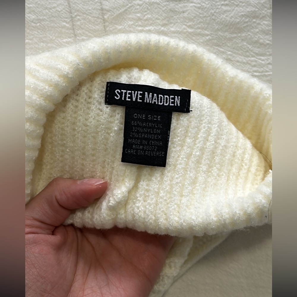 Steve Madden Sequin Beanie - Picture 4 of 4